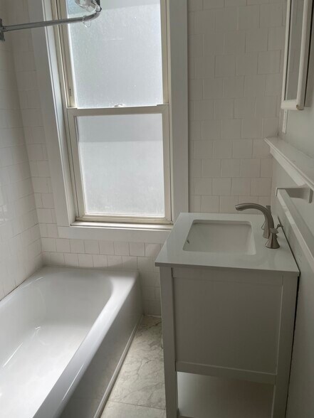 Building Photo - 3 Hazel St