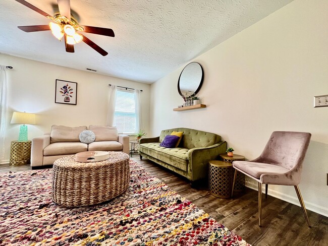 Building Photo - Fully furnished rental home for Corporate ...