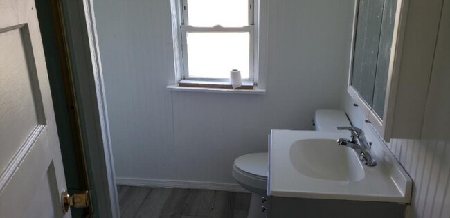 Building Photo - 502 Kanawha Ave S