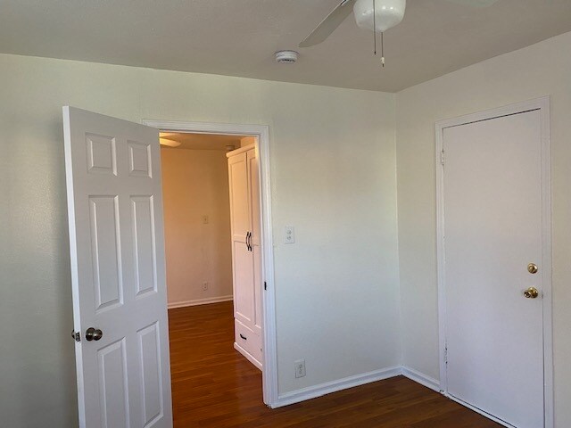 Building Photo - 5426 S Van Ness Ave