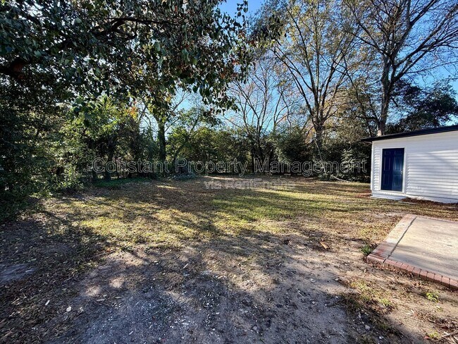 Building Photo - 2516 Medford Pl