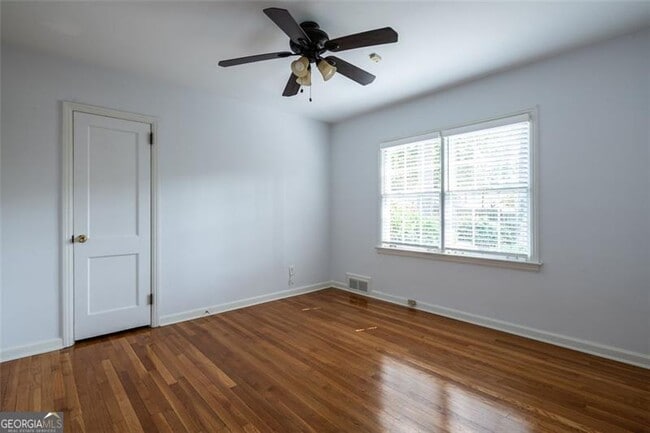 Building Photo - 1205 Spring Valley Ln NE