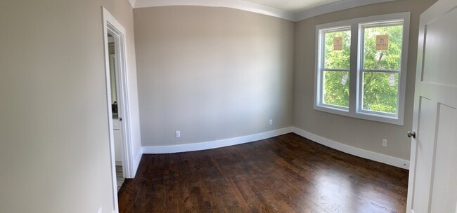 Building Photo - 609 39th Ave N