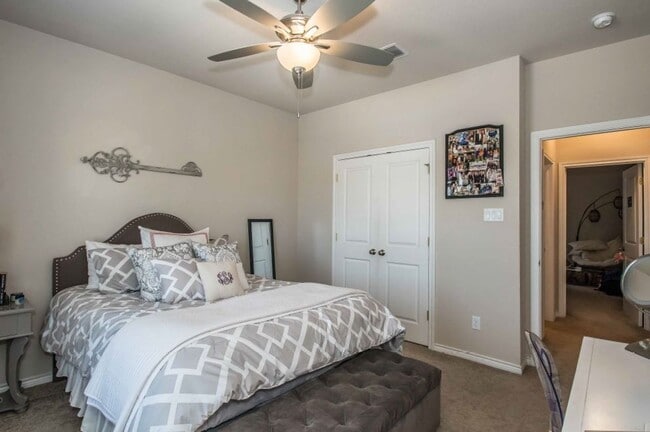 Building Photo - * MOVE IN SUMMER 7/1/2027 * 6 Bed 4 Bath H...