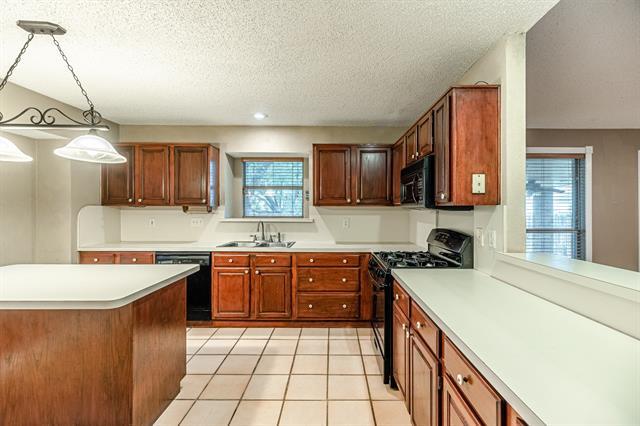Building Photo - 7022 Escondido Dr