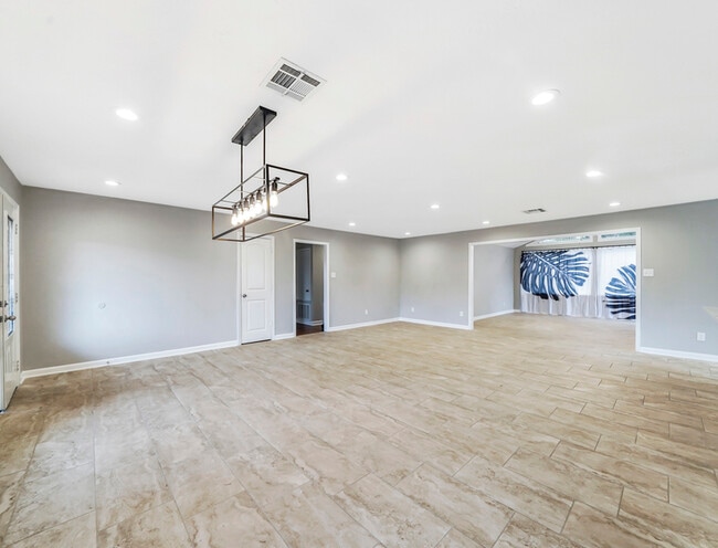 Building Photo - 5807 Burlinghall Dr