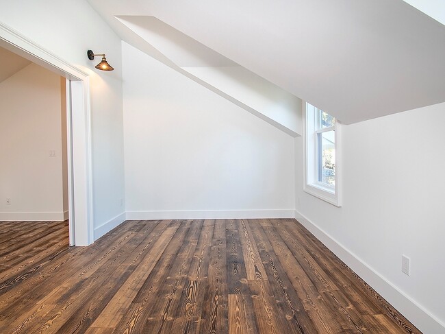 Building Photo - Expansive Loft-Style Carriage House in Private Haller Lake Estate