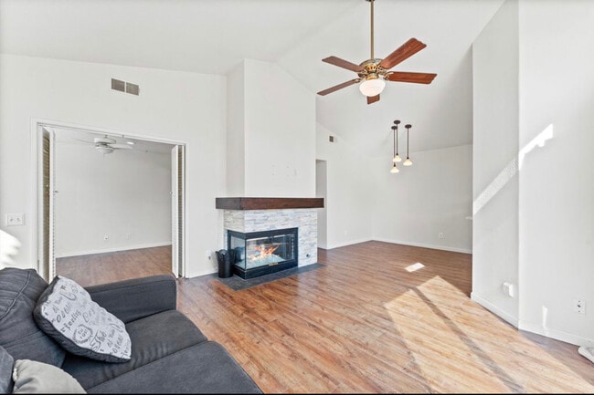 Building Photo - 35 Fleurance St