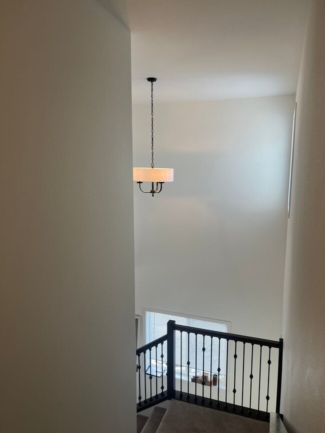 Building Photo - 3 Bed 2.5 Bath Single Family Home