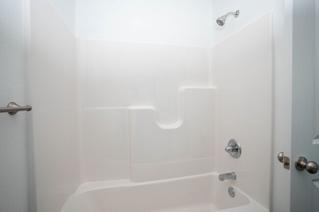 Building Photo - Brand new 4 bedroom home - Bolivar, MO