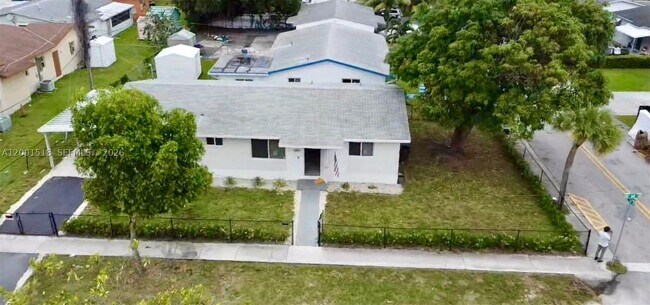 Building Photo - 1401 NE 152nd St