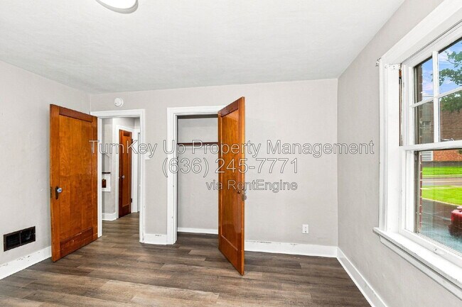 Building Photo - 1065 N Lafayette St