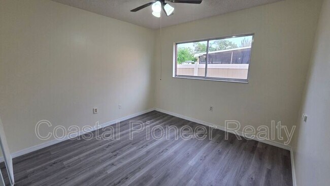 Building Photo - 4817 Cypress Tree Dr