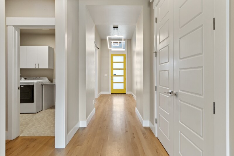 Building Photo - 549 W Buroak Dr