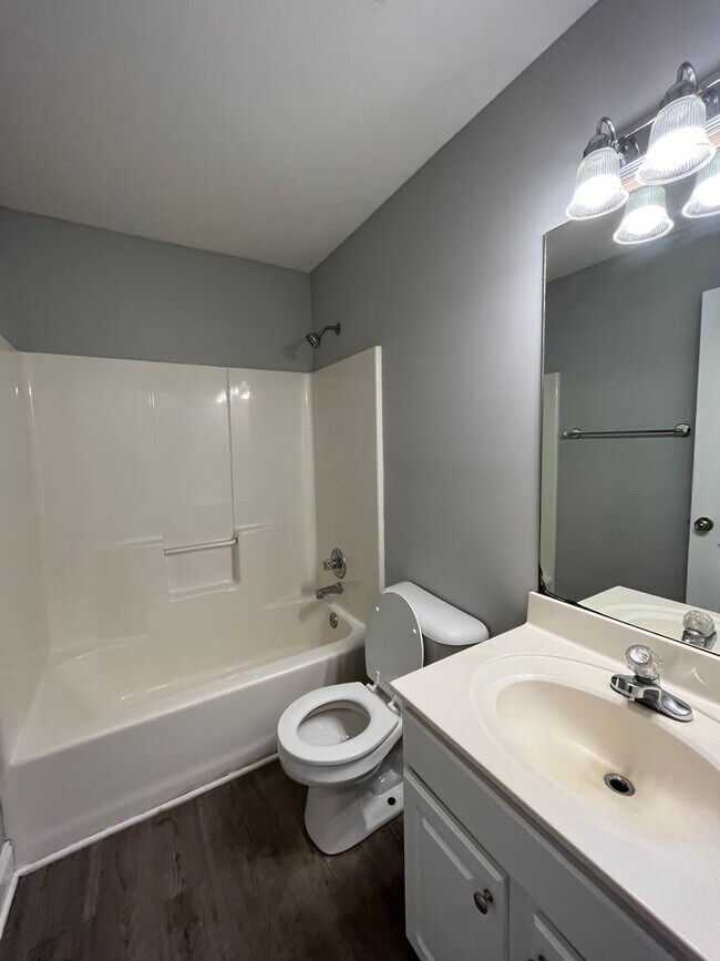 Building Photo - Now Leasing! Move In Ready home with 2 car garage and fenced in backyard!