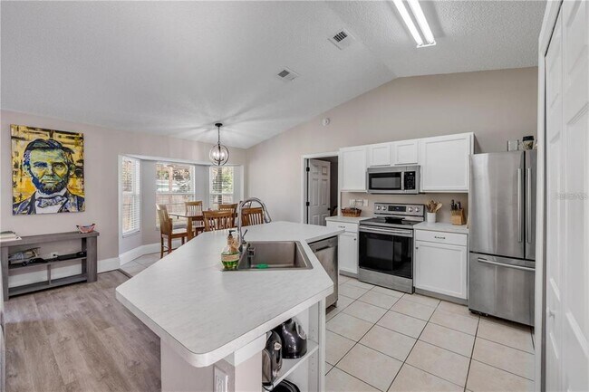 Building Photo - 2713 Needle Palm Dr