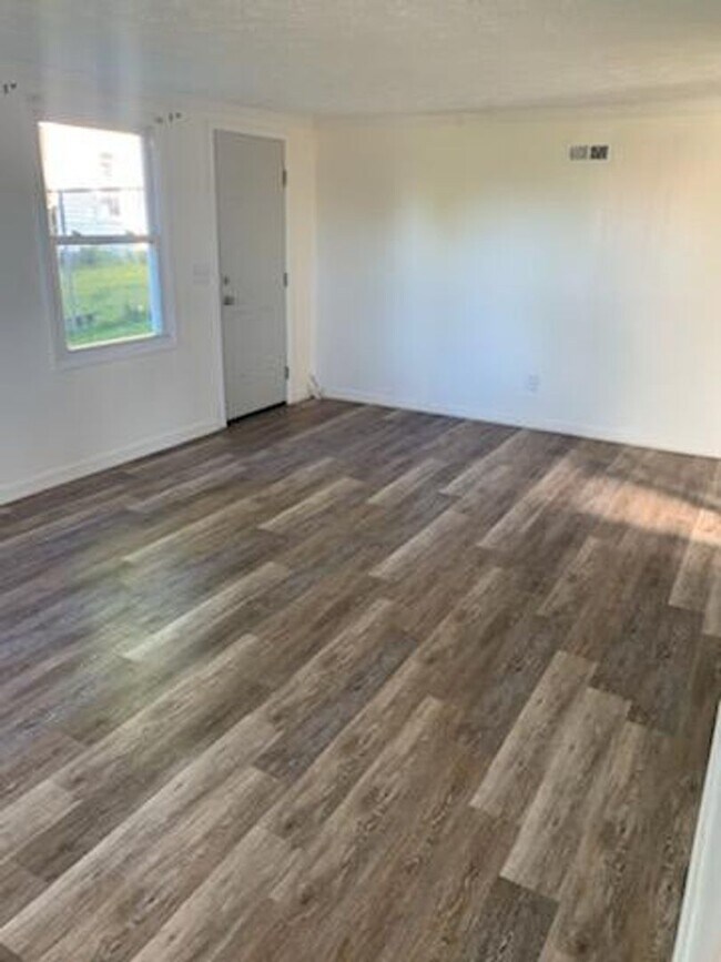 Building Photo - 224 Lamont St