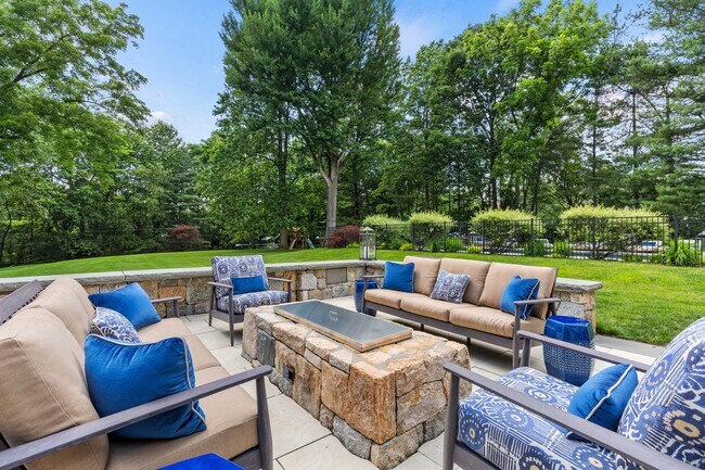 Building Photo - 4220 Purchase St