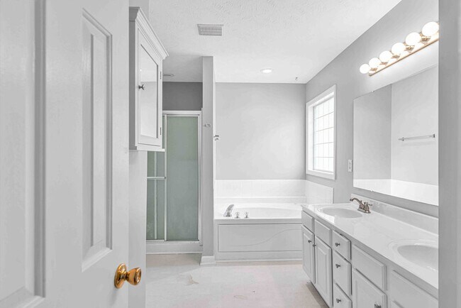 Building Photo - 302 Altavista Loop