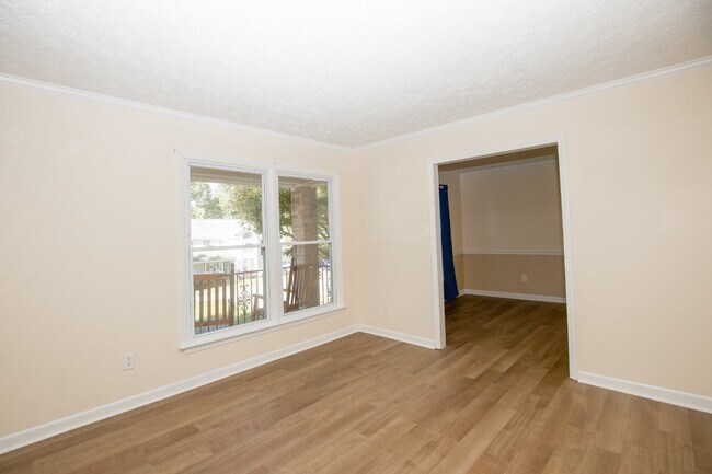 Building Photo - 330 Conifer Dr