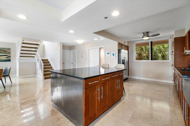 Building Photo - 2575 S Ocean Blvd