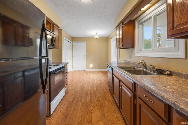 Building Photo - 4 BR Home in Bar Barry Heights