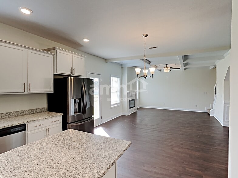 Building Photo - 2312 Pathfinder Dr