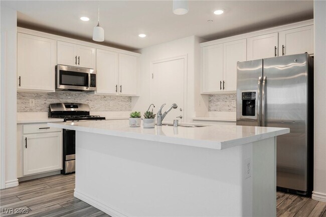 Building Photo - 376 Yellow Finch Ln