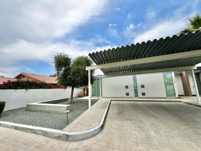 Building Photo - 73801 Shadow Mountain Dr