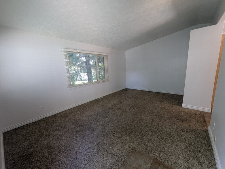 Building Photo - 2566 S 150 W