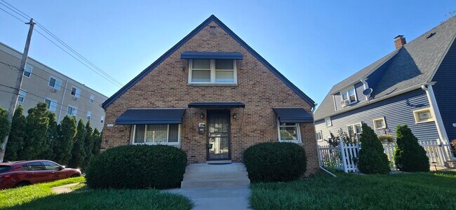 Building Photo - 1825 S 52nd St