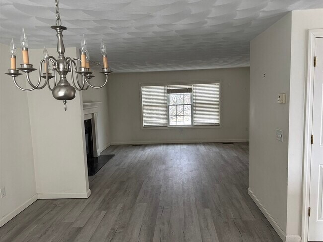 Building Photo - 13 Navajo Rd