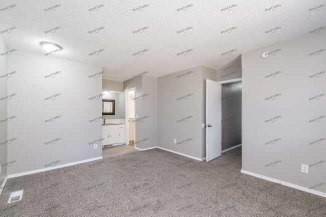 Building Photo - 11320 Bel Air Pl