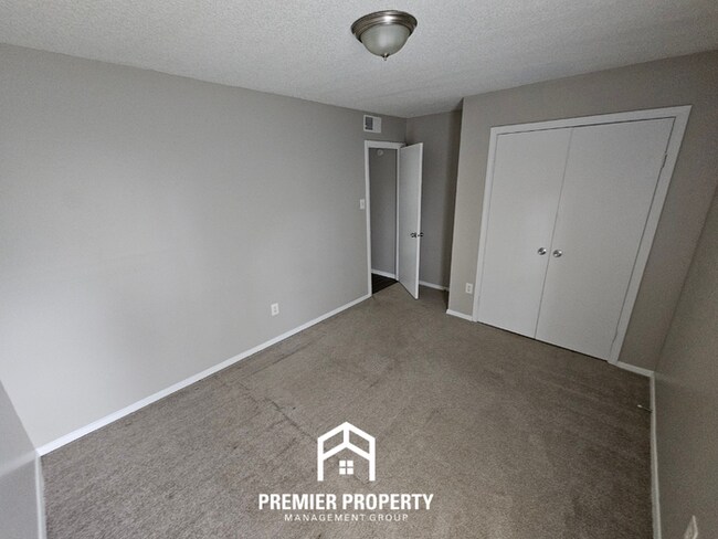 Building Photo - Charming 3BR/2BA Home in 38141 | Vaulted Ceilings, Fireplace & 2-Car Garage