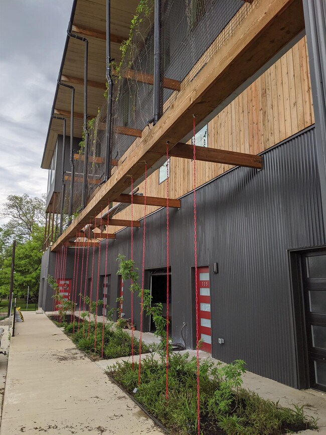 Building Photo - 305 N Parker Ave