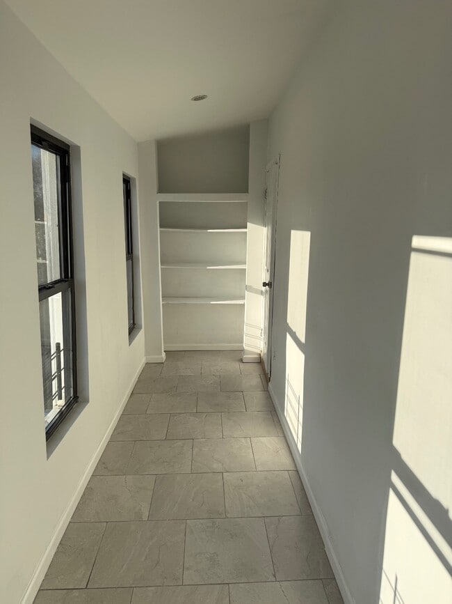 Building Photo - 18xx Bronxdale Ave