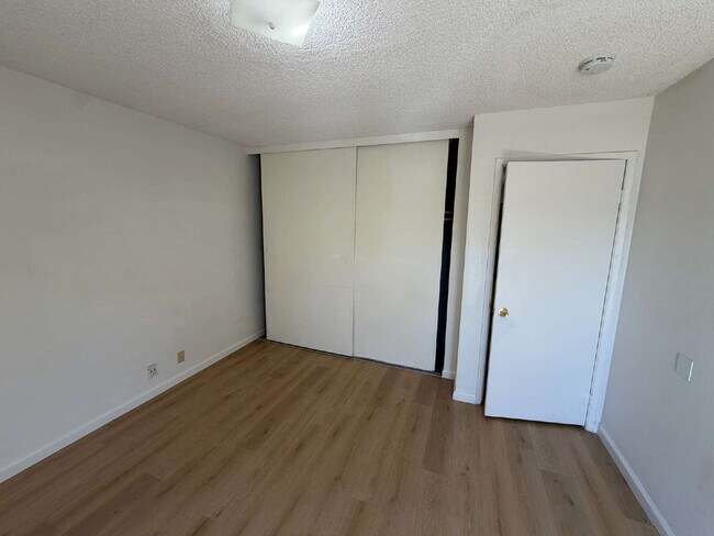 Building Photo - "Charming 2-Bed Oasis with Granite Countertops in Concord's Heart!"