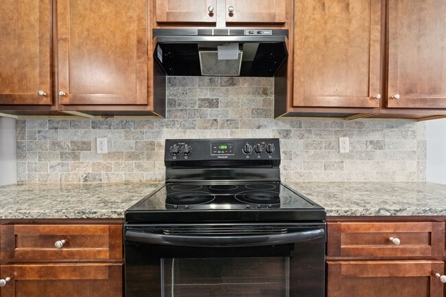 Building Photo - 3 Bedroom Townhome in Jonesboro!