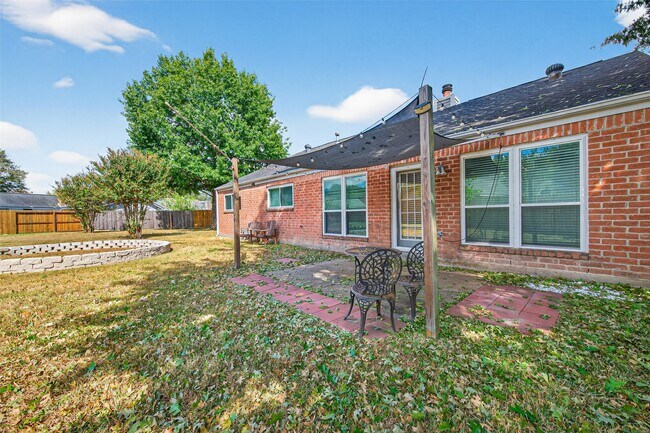 Building Photo - 6107 Howland Ct