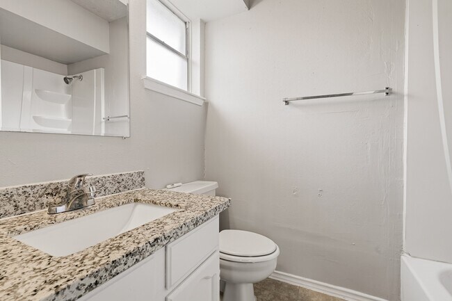 Building Photo - 1310 Mossridge Dr