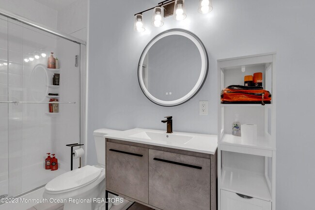 Building Photo - 309 Cedar Ave