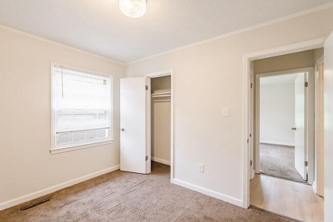 Building Photo - 2706 Marlin Dr