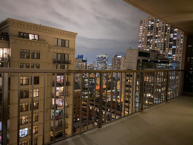Building Photo - 10 E Ontario St