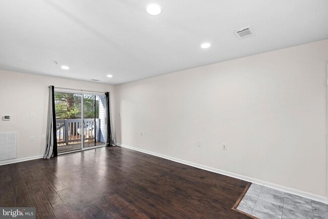 Building Photo - 673 Constellation Square SE