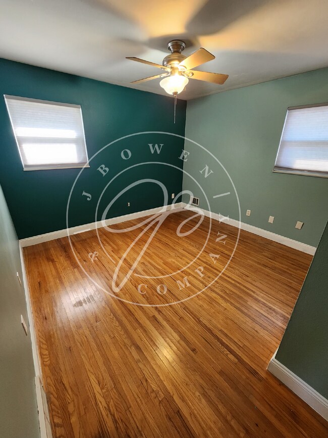 Building Photo - Adorable 3 bed 1 bath with spacious basement