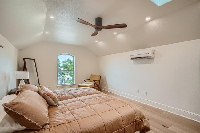 Building Photo - 21825 Briarcliff Dr