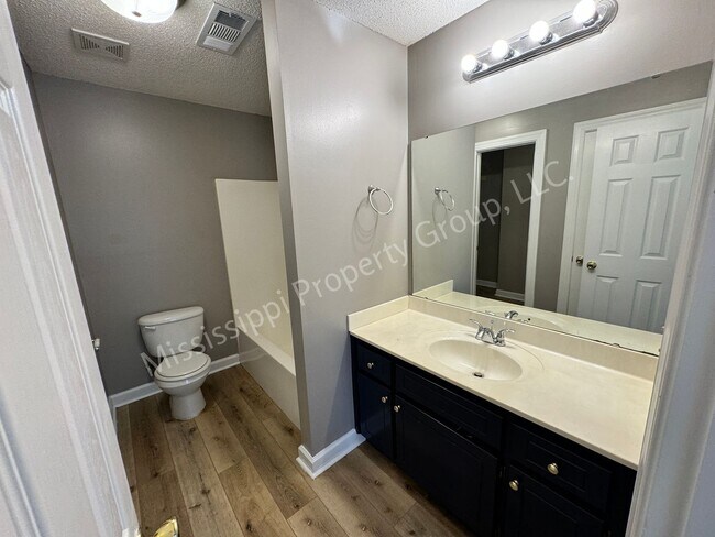 Building Photo - 402 Saddle Creek Dr