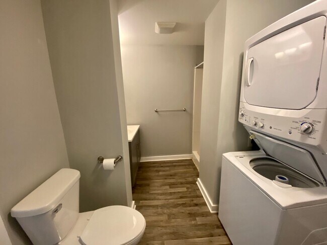 Building Photo - 800 Clancy Ave NE