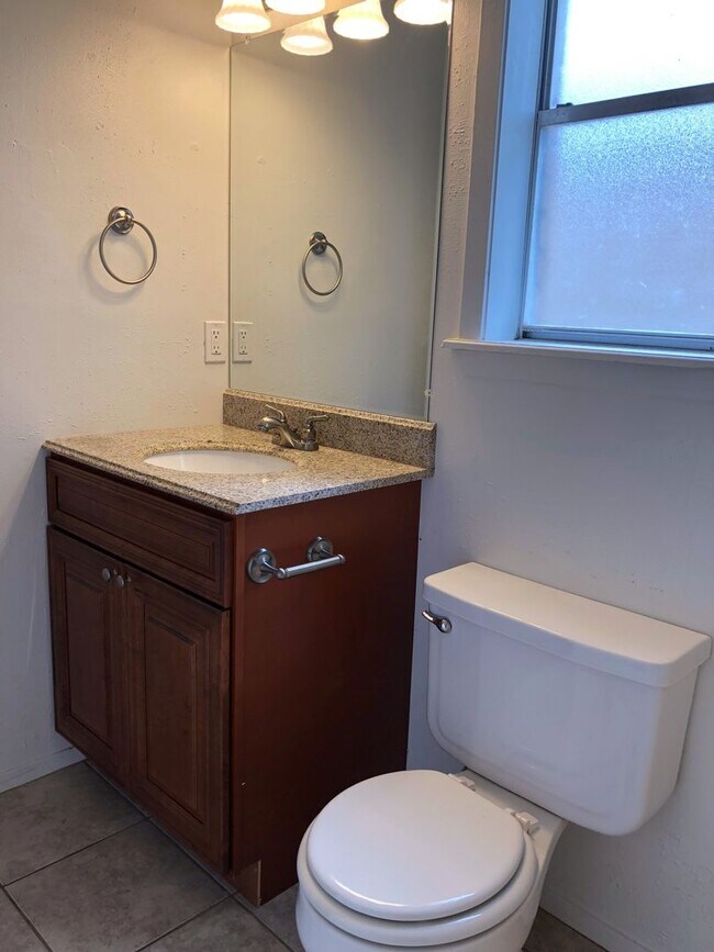 Building Photo - 3600EL