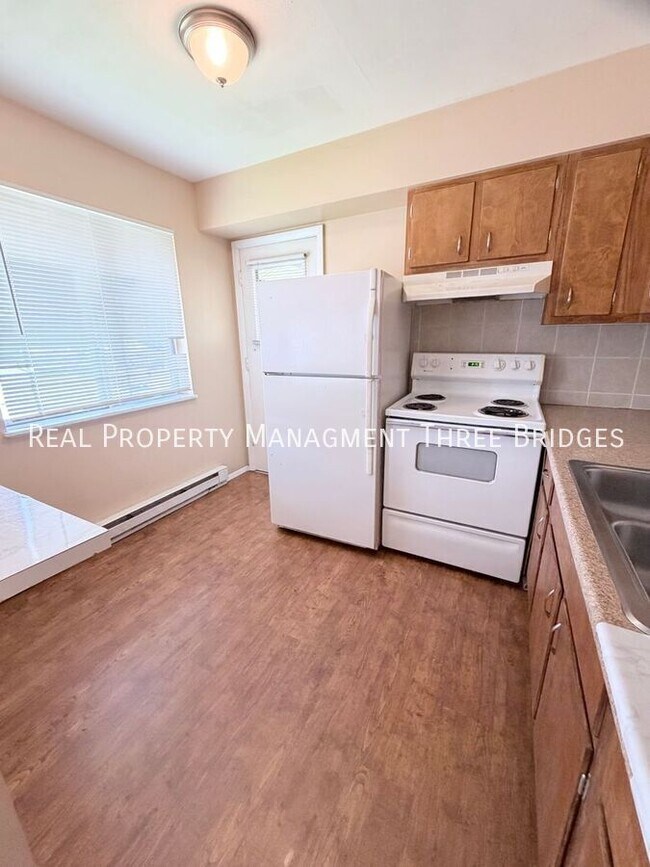 Building Photo - 7431G Hazelcrest Drive-